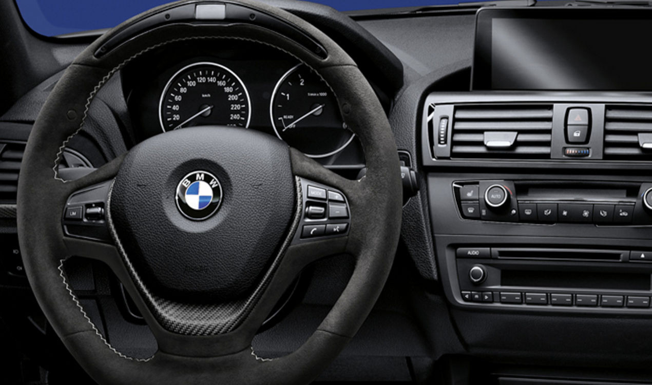 BMW M Performance Lenkrad Alcantara mit Carbonblende und Race-Display